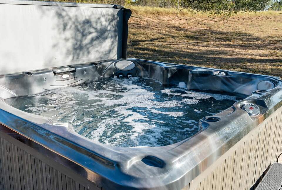 Rustic-Luxury Farmhouse Minutes from Fredericksburg Main Street - Fredericksburg, Texas