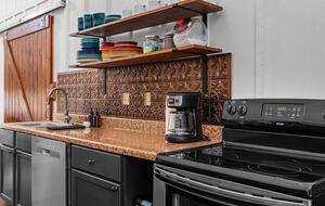 Rustic-Luxury Farmhouse Minutes from Fredericksburg Main Street - Fredericksburg, Texas