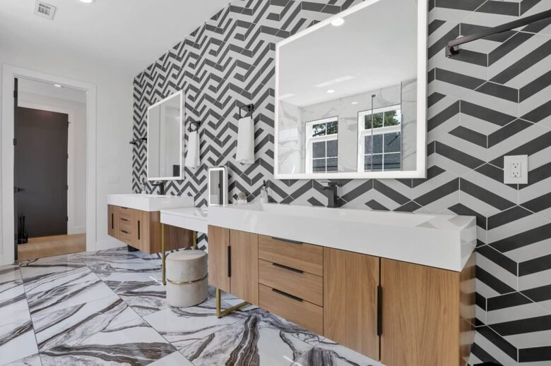 Modern Downtown Luxury Retreat with City Views & Entertainment Areas - Columbus, Ohio