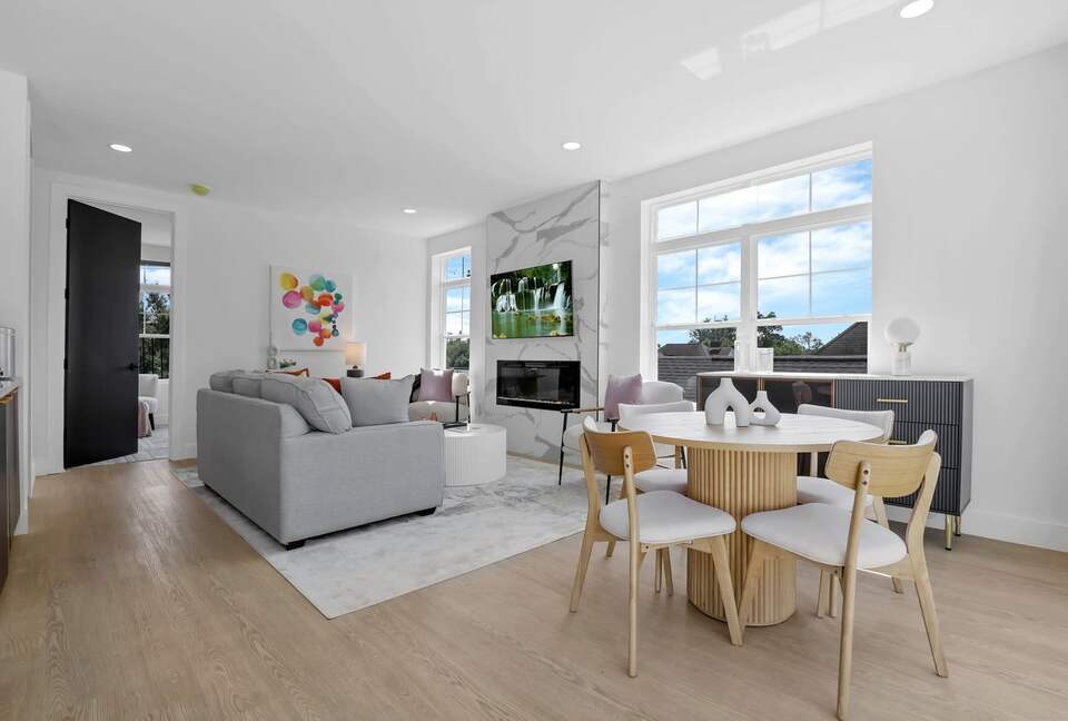 Modern Downtown Luxury Retreat with City Views & Entertainment Areas - Columbus, Ohio