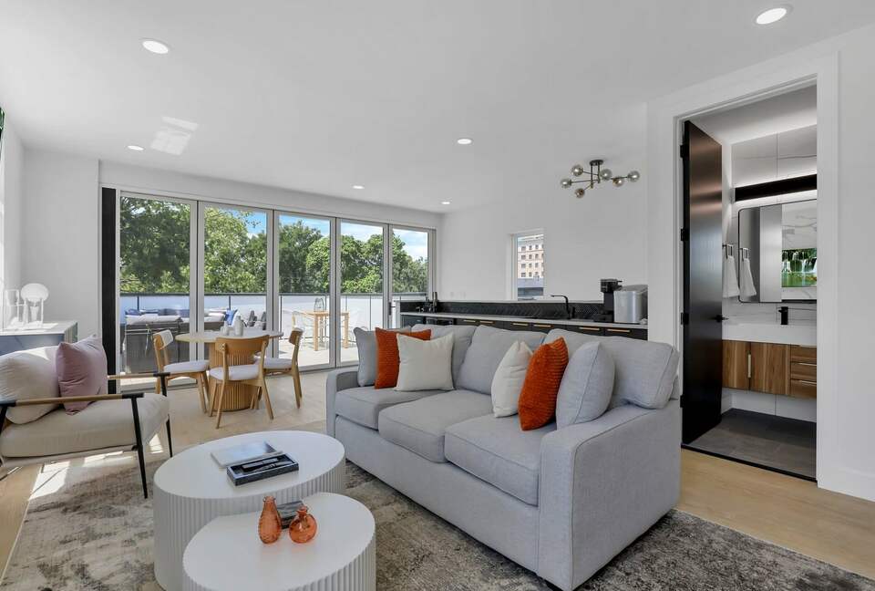 Modern Downtown Luxury Retreat with City Views & Entertainment Areas - Columbus, Ohio