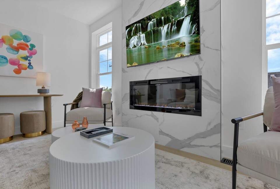 Modern Downtown Luxury Retreat with City Views & Entertainment Areas - Columbus, Ohio