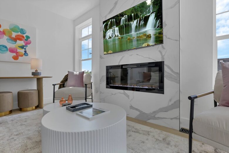 Modern Downtown Luxury Retreat with City Views & Entertainment Areas - Columbus, Ohio