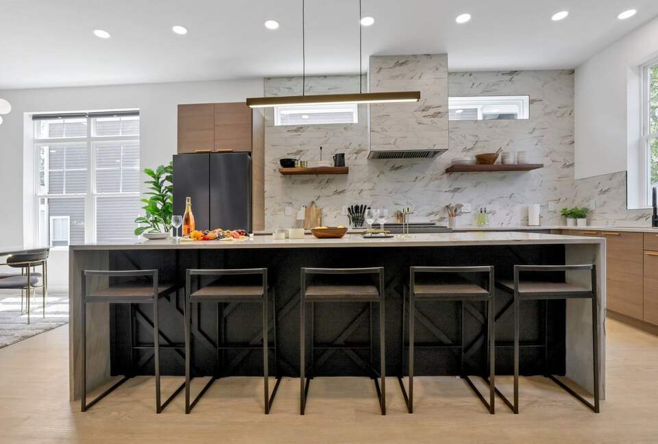 Modern Downtown Luxury Retreat with City Views & Entertainment Areas - Columbus, Ohio