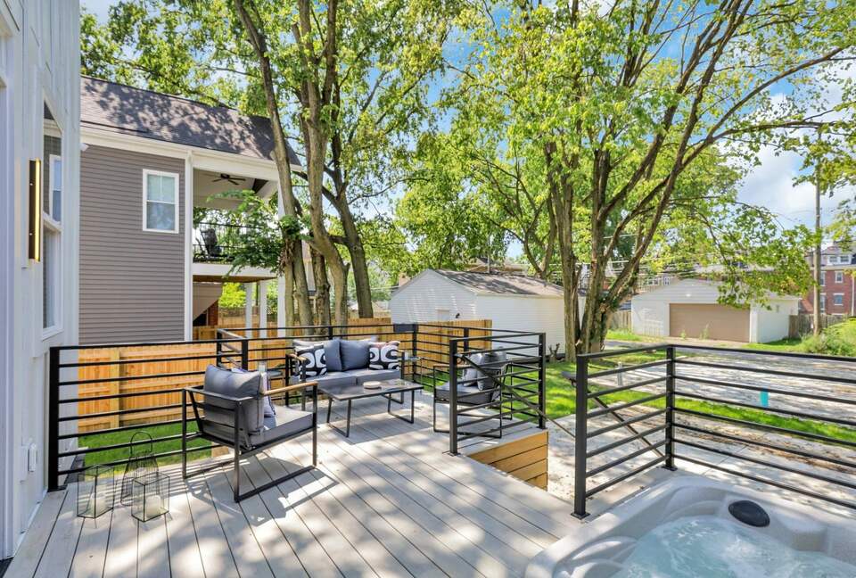 Modern Downtown Luxury Retreat with City Views & Entertainment Areas - Columbus, Ohio