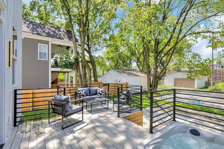 Modern Downtown Luxury Retreat with City Views & Entertainment Areas - Columbus, Ohio