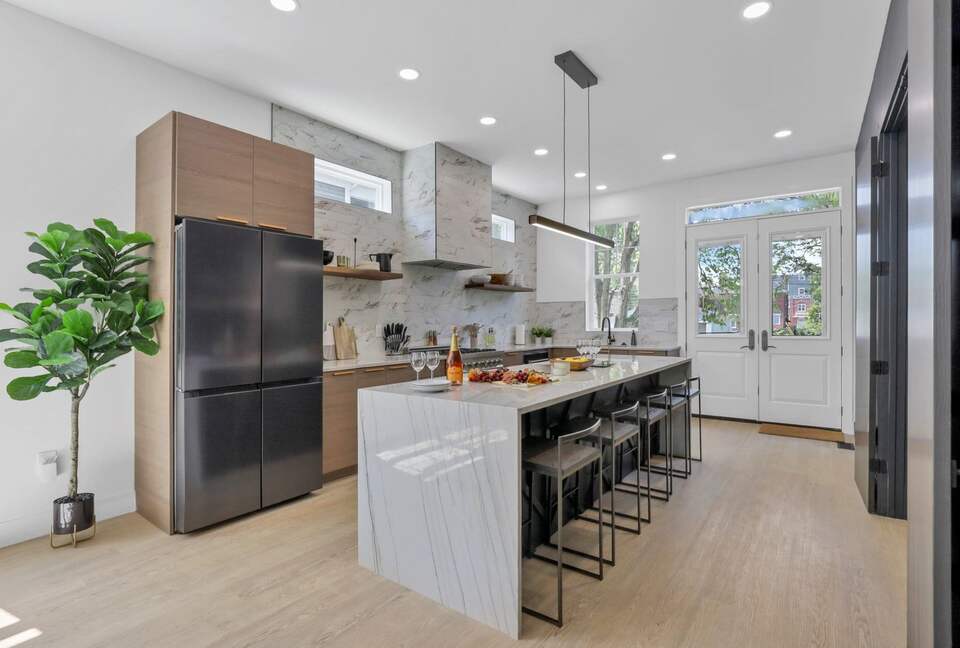 Modern Downtown Luxury Retreat with City Views & Entertainment Areas - Columbus, Ohio