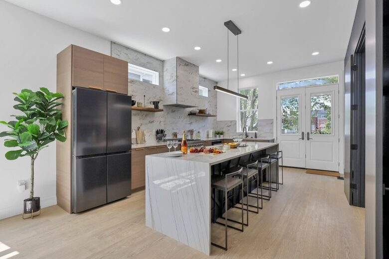 Modern Downtown Luxury Retreat with City Views & Entertainment Areas - Columbus, Ohio