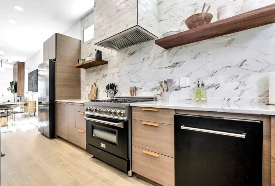 Modern Downtown Luxury Retreat with City Views & Entertainment Areas - Columbus, Ohio