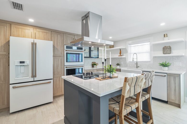 Waterfront Grandeur on Anna Maria - Holmes Beach, Florida