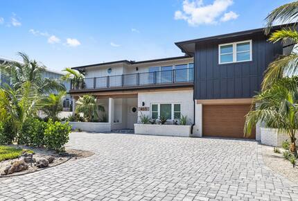 Waterfront Grandeur on Anna Maria - Holmes Beach, Florida