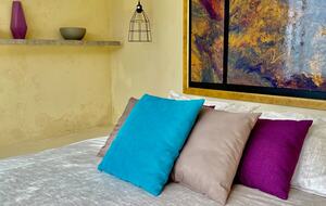 Extra Room: Queen bed, half bathroom with outdoor shower