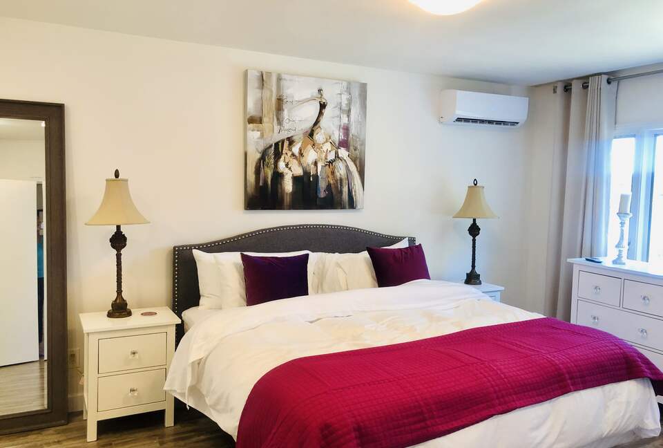 Niagara Riverfront Contemporary Retreat - Niagara-on-the-Lake, Canada