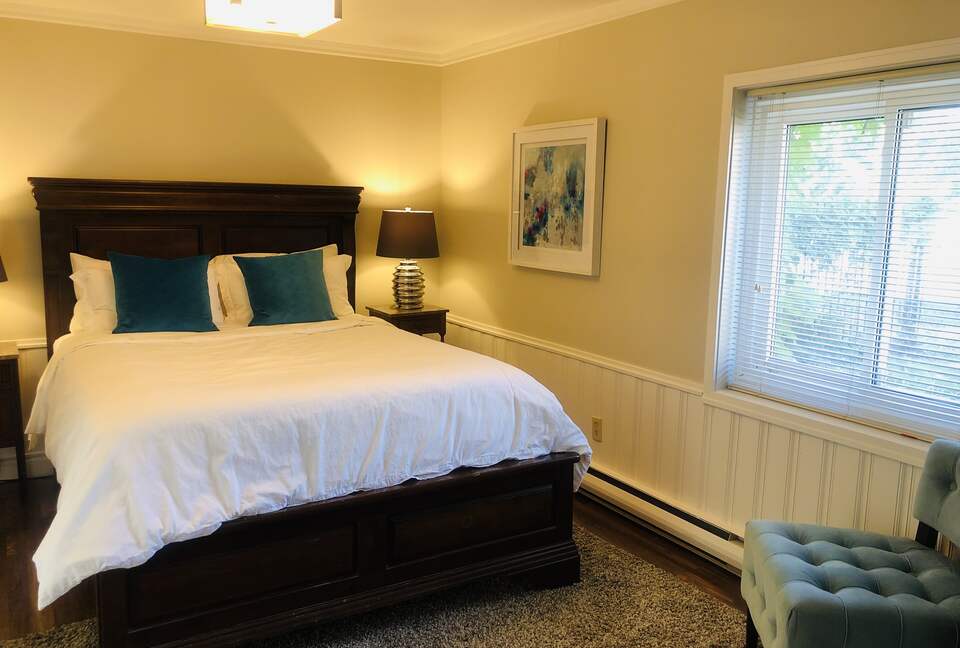 Niagara Riverfront Contemporary Retreat - Niagara-on-the-Lake, Canada