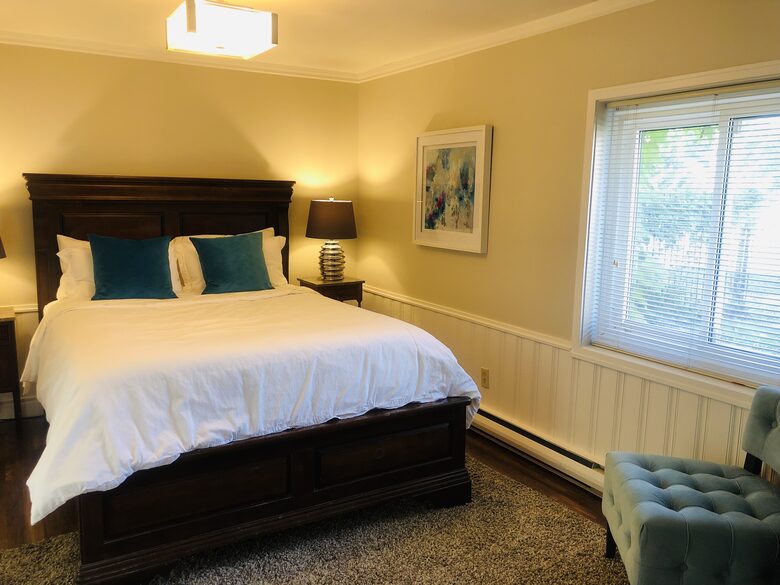 Niagara Riverfront Contemporary Retreat - Niagara-on-the-Lake, Canada