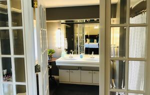 Niagara Riverfront Contemporary Retreat - Niagara-on-the-Lake, Canada