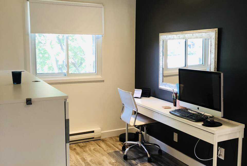 Niagara Riverfront Contemporary Retreat - Niagara-on-the-Lake, Canada