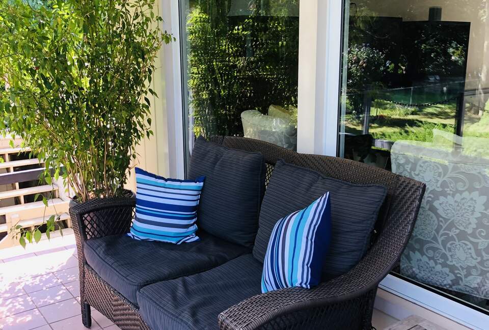 Niagara Riverfront Contemporary Retreat - Niagara-on-the-Lake, Canada