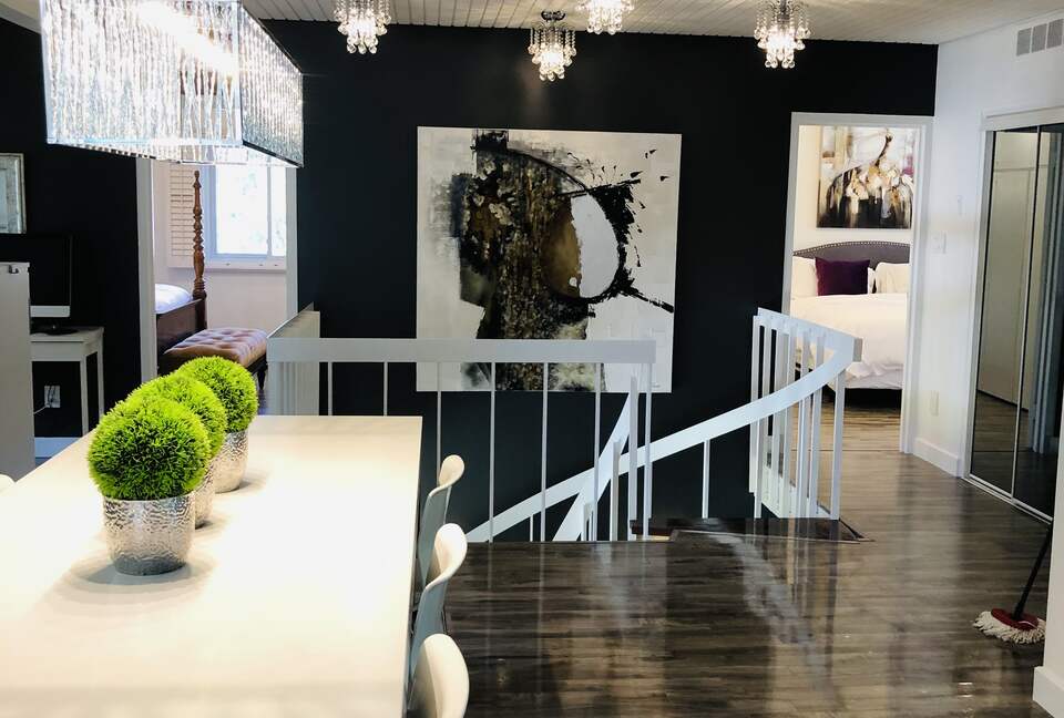 Niagara Riverfront Contemporary Retreat - Niagara-on-the-Lake, Canada