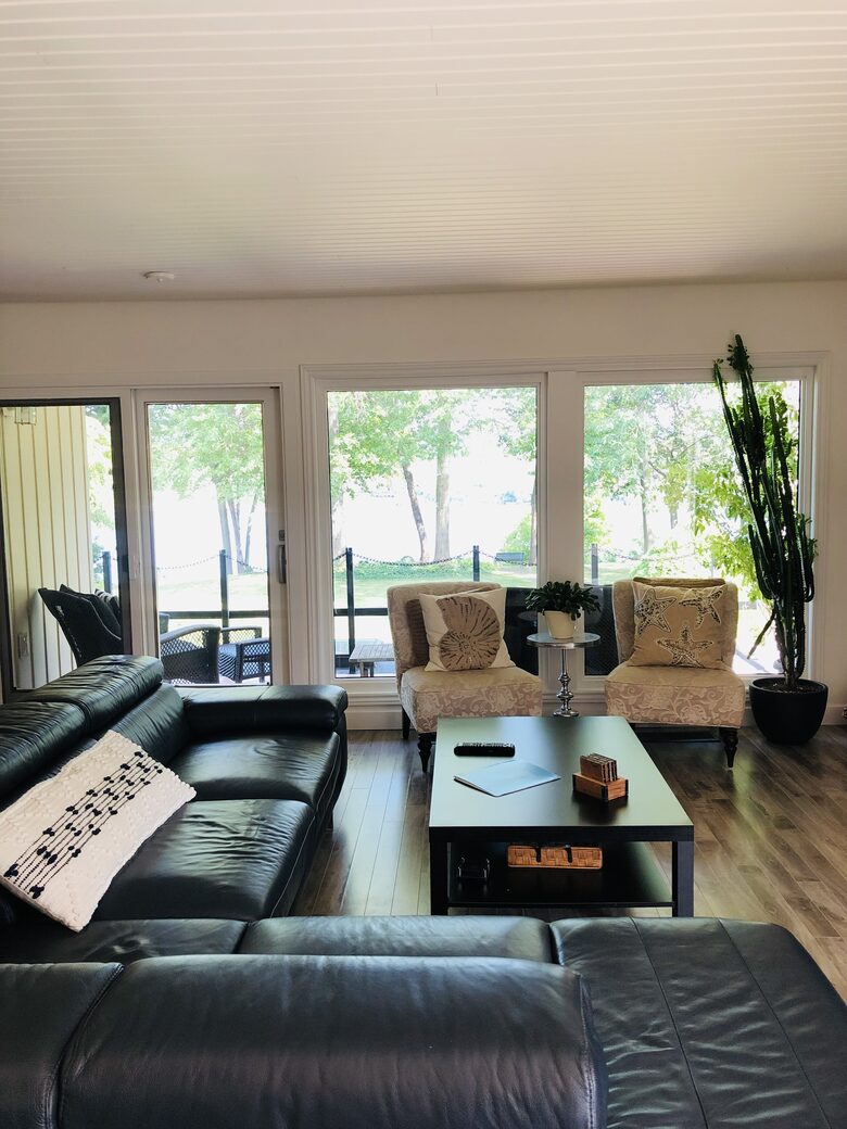 Niagara Riverfront Contemporary Retreat - Niagara-on-the-Lake, Canada