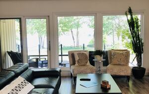 Niagara Riverfront Contemporary Retreat - Niagara-on-the-Lake, Canada