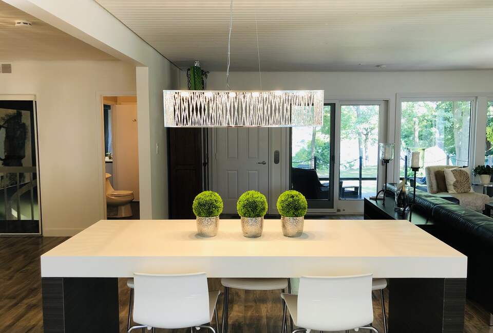 Niagara Riverfront Contemporary Retreat - Niagara-on-the-Lake, Canada