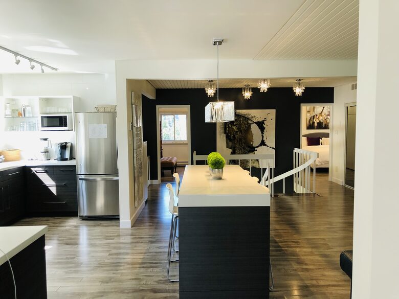 Niagara Riverfront Contemporary Retreat - Niagara-on-the-Lake, Canada