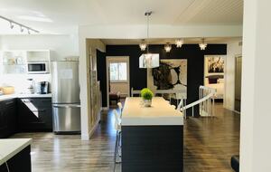 Niagara Riverfront Contemporary Retreat - Niagara-on-the-Lake, Canada