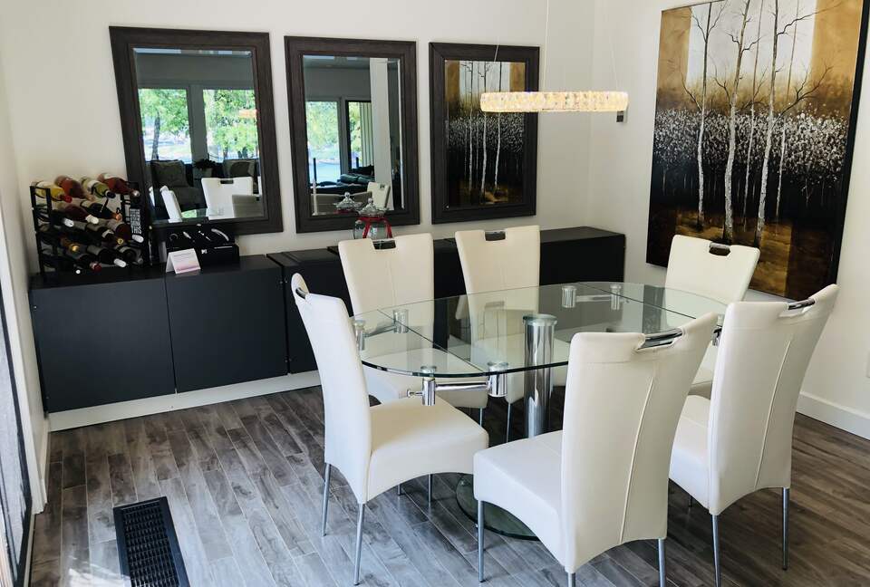 Niagara Riverfront Contemporary Retreat - Niagara-on-the-Lake, Canada