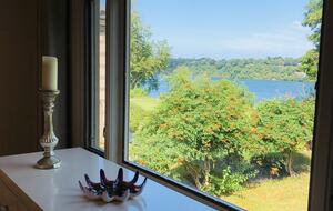 Niagara Riverfront Contemporary Retreat - Niagara-on-the-Lake, Canada