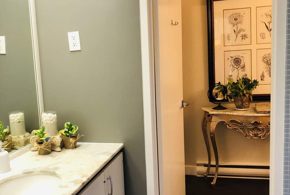 Niagara Riverfront Contemporary Retreat - Niagara-on-the-Lake, Canada