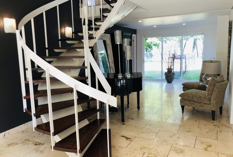 Niagara Riverfront Contemporary Retreat - Niagara-on-the-Lake, Canada