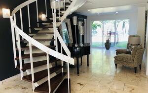 Niagara Riverfront Contemporary Retreat - Niagara-on-the-Lake, Canada