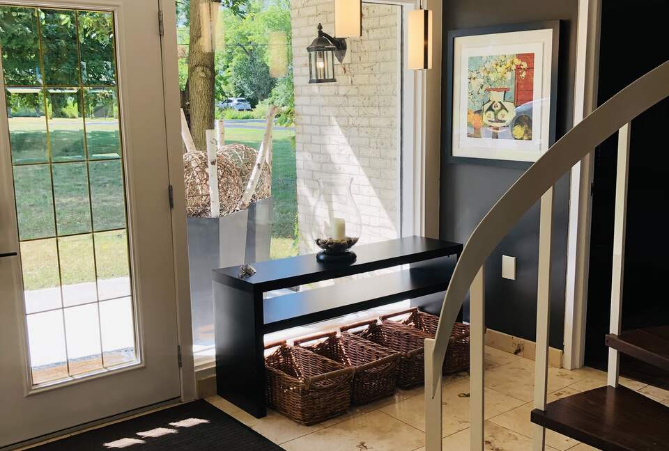 Niagara Riverfront Contemporary Retreat - Niagara-on-the-Lake, Canada