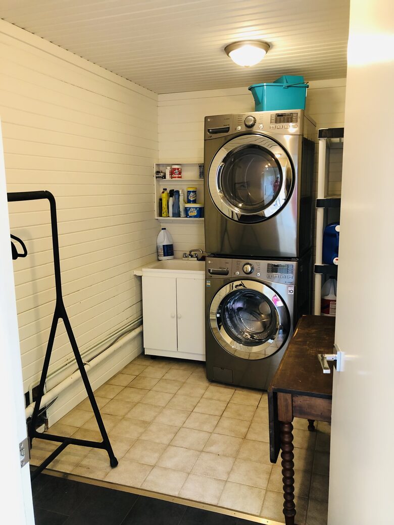 Niagara Riverfront Contemporary Retreat - Niagara-on-the-Lake, Canada