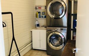 Niagara Riverfront Contemporary Retreat - Niagara-on-the-Lake, Canada