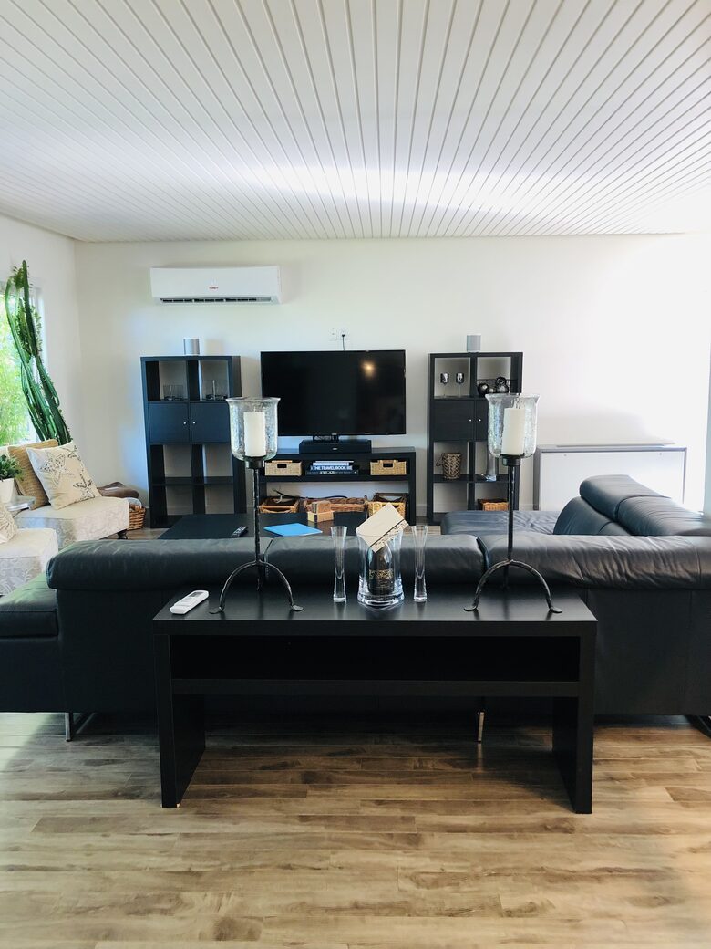 Niagara Riverfront Contemporary Retreat - Niagara-on-the-Lake, Canada