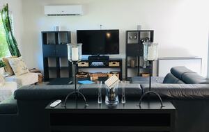 Niagara Riverfront Contemporary Retreat - Niagara-on-the-Lake, Canada