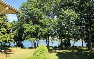 Niagara Riverfront Contemporary Retreat - Niagara-on-the-Lake, Canada