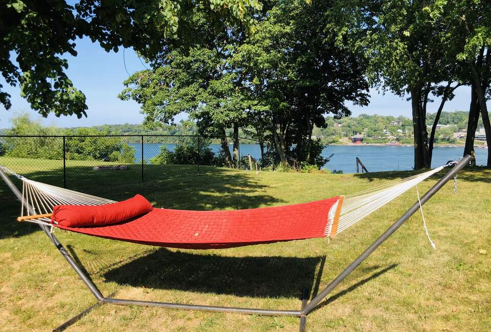 Niagara Riverfront Contemporary Retreat - Niagara-on-the-Lake, Canada