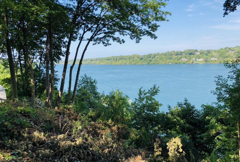 Niagara Riverfront Contemporary Retreat - Niagara-on-the-Lake, Canada