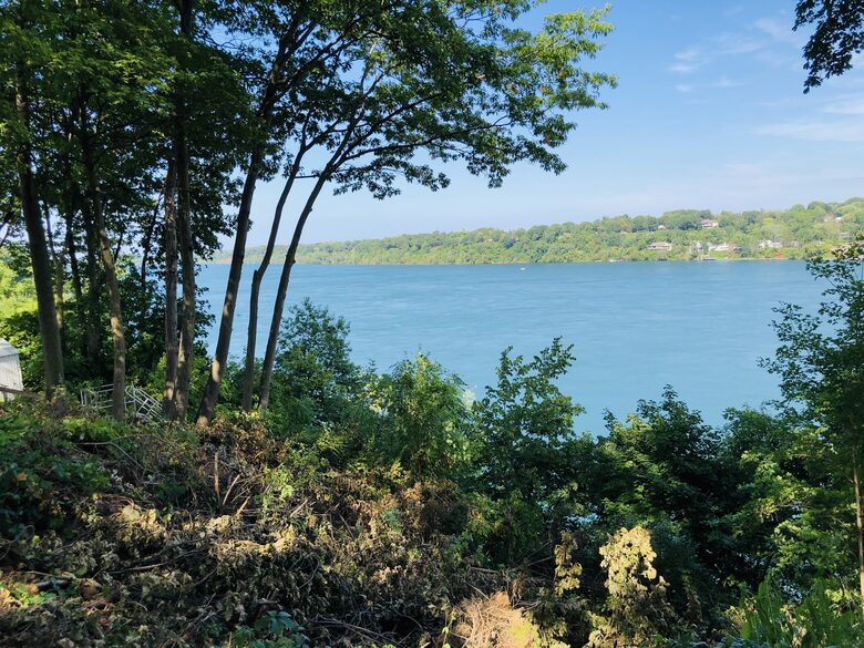 Niagara Riverfront Contemporary Retreat - Niagara-on-the-Lake, Canada