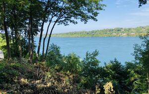 Niagara Riverfront Contemporary Retreat - Niagara-on-the-Lake, Canada