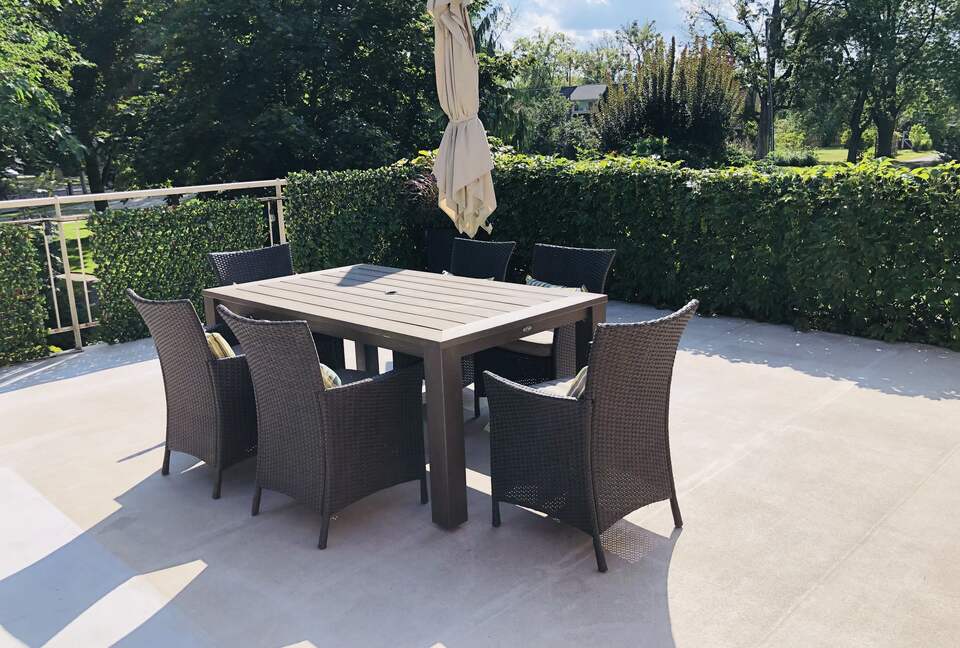 Niagara Riverfront Contemporary Retreat - Niagara-on-the-Lake, Canada