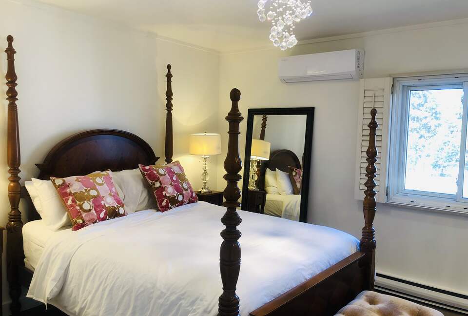 Niagara Riverfront Contemporary Retreat - Niagara-on-the-Lake, Canada