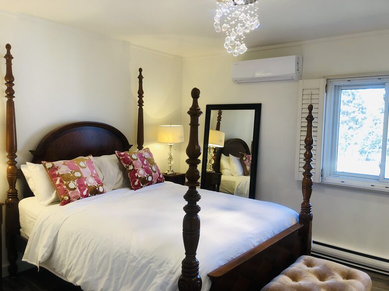 Niagara Riverfront Contemporary Retreat - Niagara-on-the-Lake, Canada