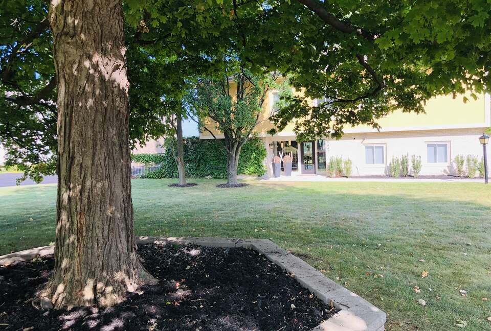 Niagara Riverfront Contemporary Retreat - Niagara-on-the-Lake, Canada