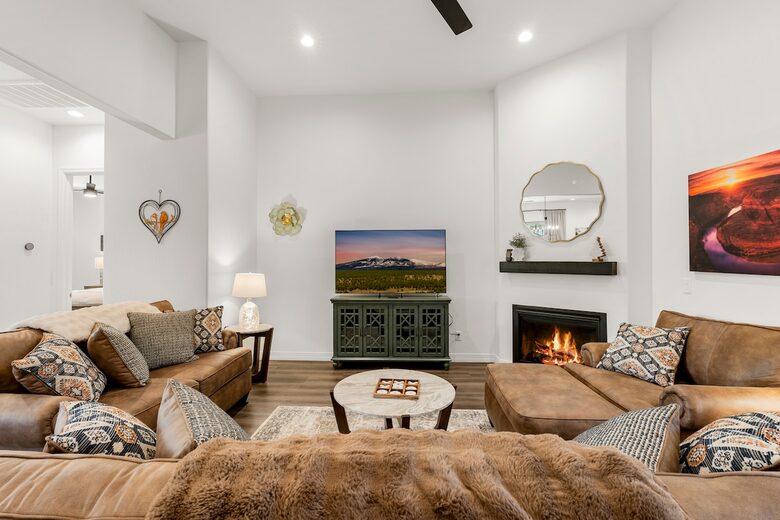 Pineview Retreat | Modern Flagstaff Getaway - Flagstaff, Arizona