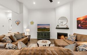 Pineview Retreat | Modern Flagstaff Getaway - Flagstaff, Arizona