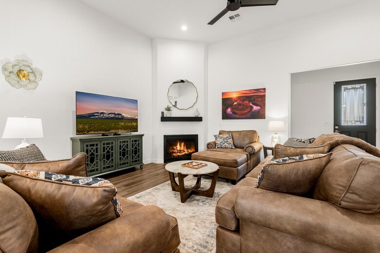 Pineview Retreat | Modern Flagstaff Getaway - Flagstaff, Arizona